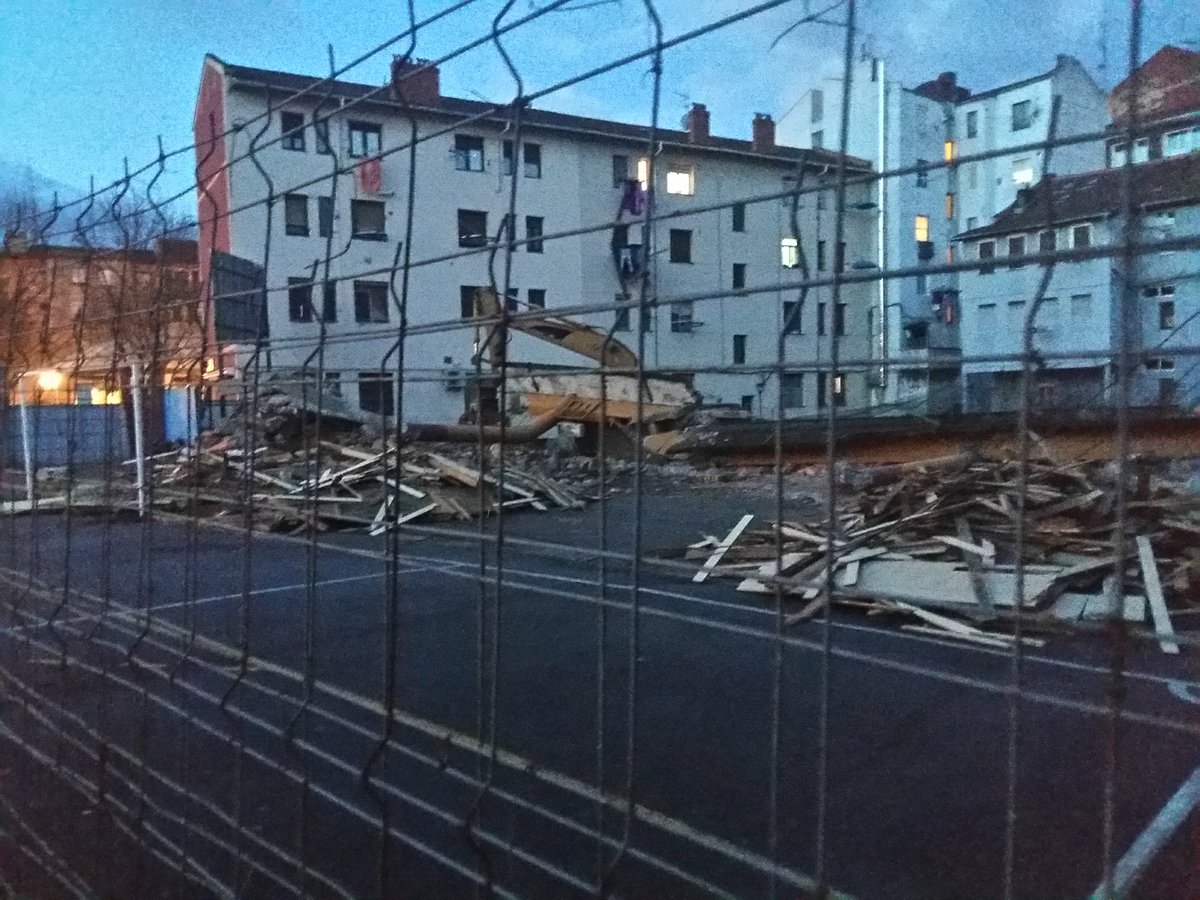 lasallesestao's tweet photo. Aquí hubo un frontón, más de medio siglo para el disfrute de todos los sestaotarras #elcoledesestao https://t.co/p5UBiobEkC