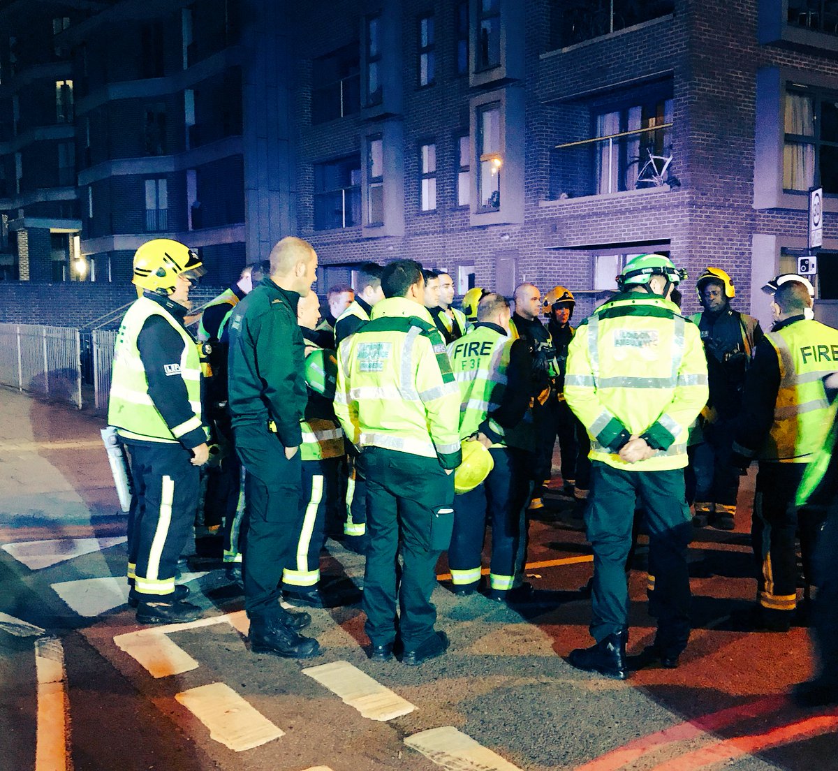MPSHackney's tweet image. Fantastic team work from all emergency services tonight who were #ThereForHackney - luckily injuries not serious. Great debrief by @lfbhackney at end of incident.