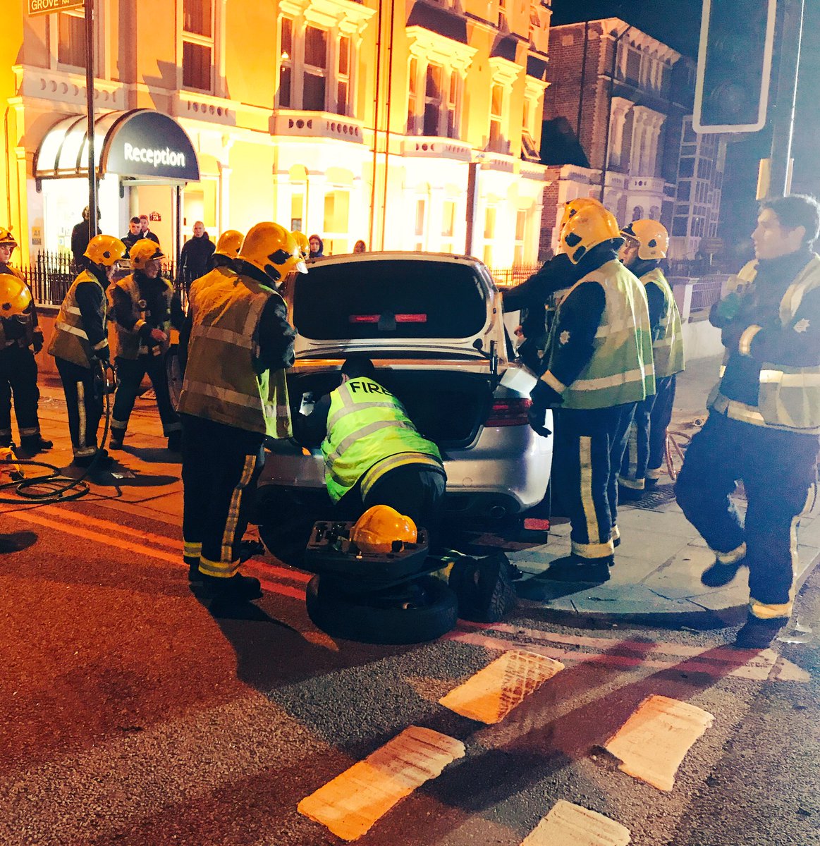 MPSHackney's tweet image. Fantastic team work from all emergency services tonight who were #ThereForHackney - luckily injuries not serious. Great debrief by @lfbhackney at end of incident.