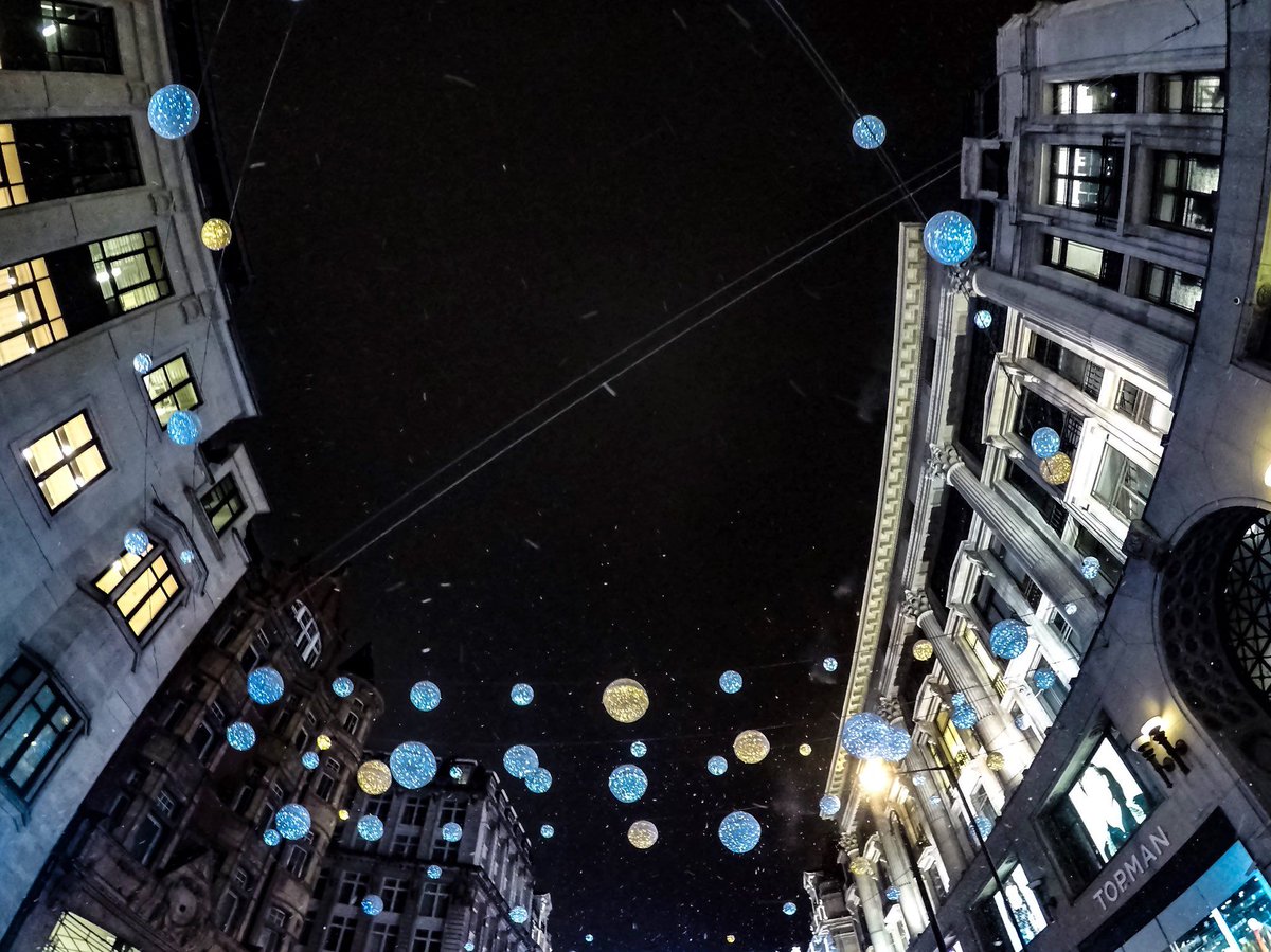 OxfordStreetW1's tweet photo. We've loved seeing all your snaps of our lights β¨ Keep them coming in with #OXSTlightson if you wish it was still Christmas πΈ #ThrowBackThursday Our lights will be coming down next week https://t.co/UKFanW4yeg