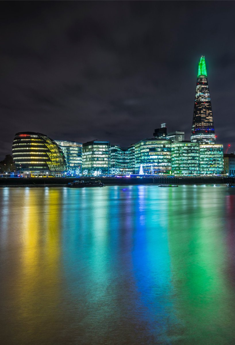 visitlondon's tweet photo. Wow! This is just a glimpse of the beauty you can find @atlondonbridge snapped by @andreah1306! 💖 #visitlondonbridge #shardlights

https://t.co/E3QzON1YqH