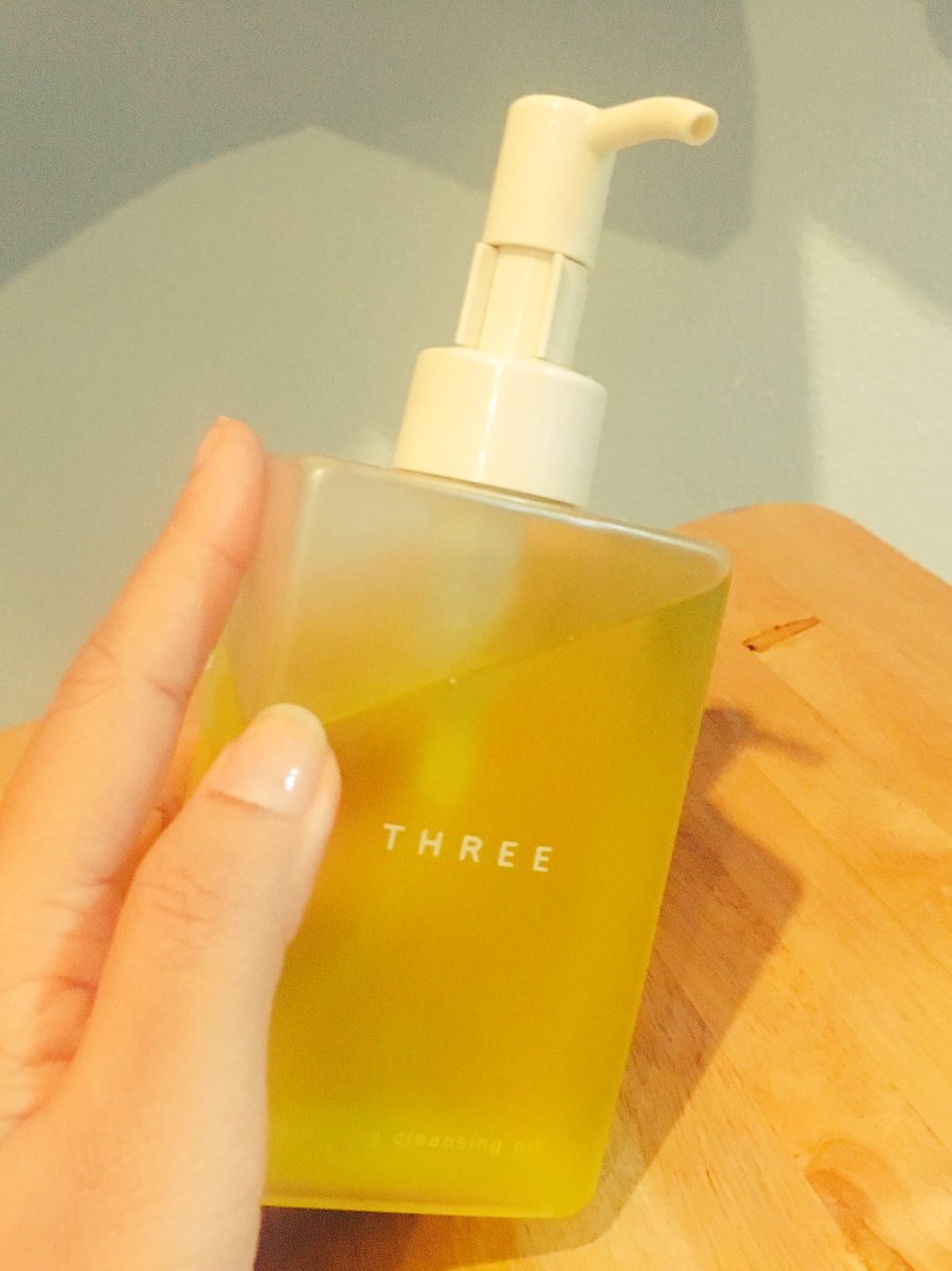 paiitum's tweet photo. ส่วน #THREE Cleansing Oil คือที่สุดของที่สุด ใช้สำหรับวันแต่งหน้าจัด เหนื่อยๆ คือละเลงลงทั้งหน้าแล้วนวดๆๆ กลิ่นคือผ่อนคลาย หน้าสะอาดแบบหมดจดจริงๆๆๆ 👍🏼#howtoperfect #ไว้รีวิวห้ามขายของโว้ยยย #bestof2017 #ไปตำสิจ๊ะ https://t.co/1udtwTCrWV