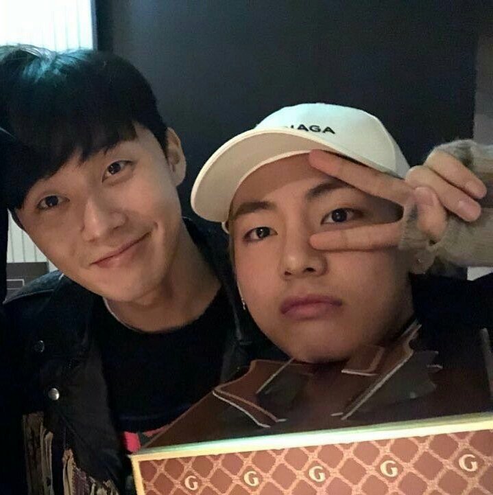 Park Seojoon I swear he's the most supportive hyung out of all hwarang hyungs. It's so adorable when they meet up in events and privately.