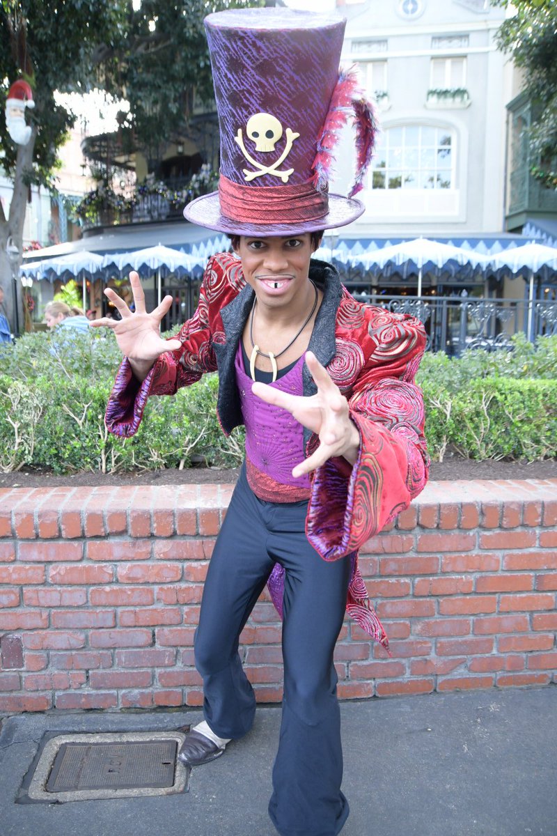 Lucia 19年6月hkdlレポ中 Dlr Roaming The Streets Of New Orleans Square Dr Facilier プリンセスと魔法のキスの舞台 ニューオーリンズでファシリエ様とグリ 自由気ままでニューオーリンズ内を お散歩したり脅かしたり 笑 サインを