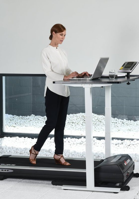 WERK JE FIT experience
<a href="/KantoorEmmen/">Kantoorprojecten Int</a> snapt dat een fijn interieur op de werkplek samen gaat met slimme oplossingen om fit te blijven. In de Maakfabriek kun je de 'werk je fit' experience beleven met onder andere de Walkdesk, de Swopper en de Ergo Balance stoel. Bezoek de sessie!