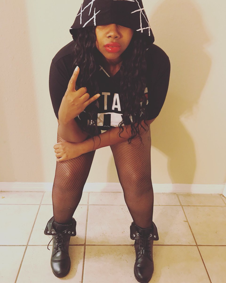 Germaniiososexi's tweet photo. 2018 it’s time to kill theses hoes!! #Germlife #Shegotbarz #fuckshitup https://t.co/HOGR7skYNc