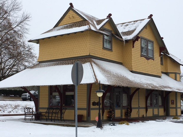 BurnsLogistics's tweet photo. Not exactly a #bombcyclone in Shoemakersville, but EdQuarters looks pretty in the snow, don't you think? #snowday #BigEd #breakouttheshovels #safetravels #BurnsLogistics https://t.co/9vHPmRmq2n