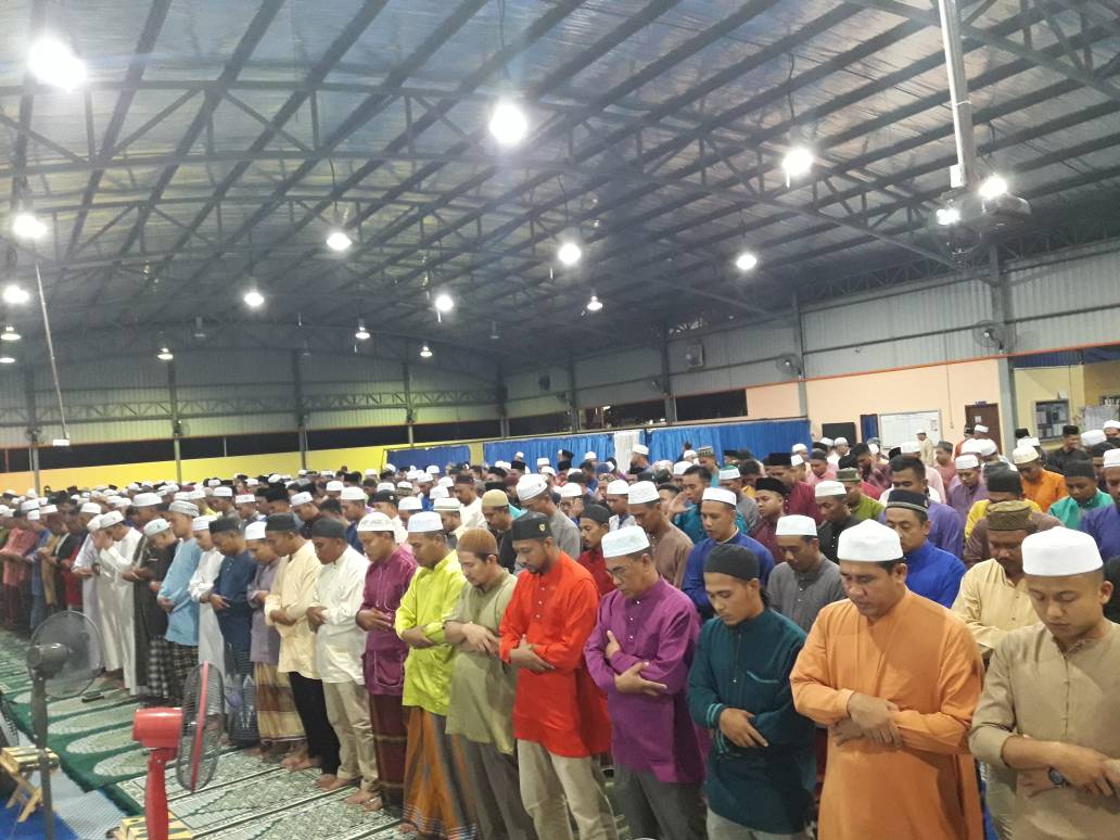 MPA_Barat's tweet photo. Aktiviti kerohanian #NavyPeople solat Maghrib berjemaah dan kuliah Maghrib oleh Ustaz Ahmad Nasim bin Abd Rauf bertajuk Menghurai Hadis 40 di Pangkalan #TLDMLumut @tldm_rasmi @roslan1531 @mykamarul https://t.co/OAdvPtkoQE