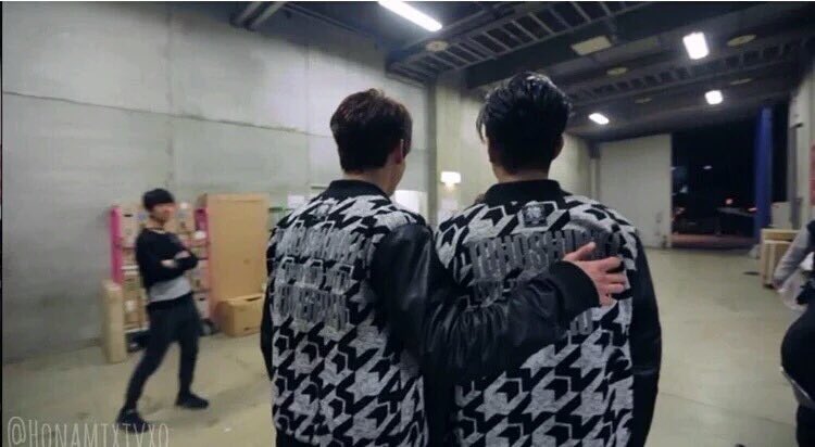naohomin_tvxq's tweet photo. 好きなダグー❤️✨
#最優秀ホミン賞
ユノヒョンを支えるチャンミン😍

#東方神起 
#Reboot
東方神起
Reboot
Begin ～Again Version～ https://t.co/8YzDWsV6uZ