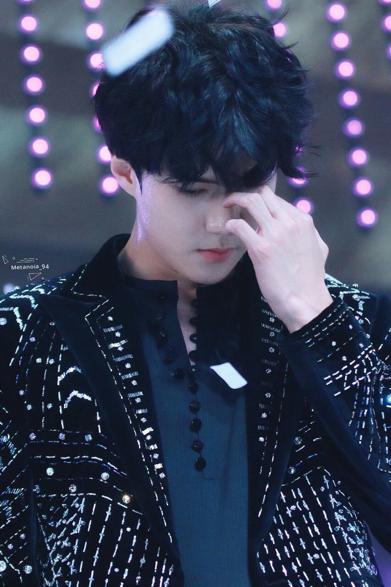 Oohsehungifs's tweet photo. his hair :( https://t.co/LZ6Xbe1cAN