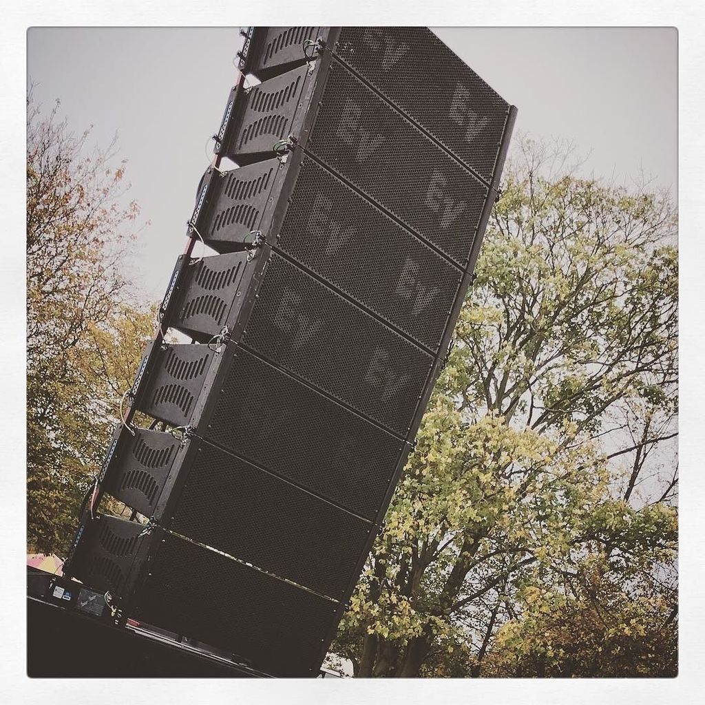 KudaCreative's tweet photo. I love a bit of outdoor ground-stacking.
.
.
.
.
.
#ev #electrovoice #evxld #linearray #linesource #groundstack #fohengineer #kudacreative https://t.co/e24rrNWXoL https://t.co/BzLfgxvhYu