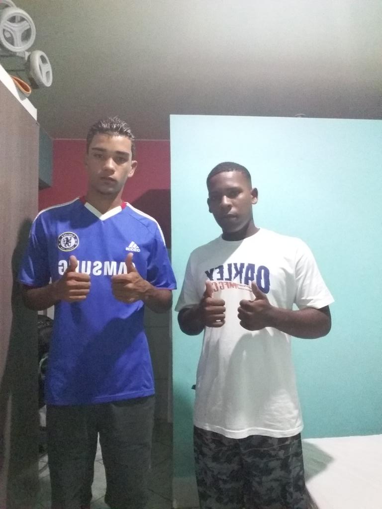JHSUSESSO's tweet photo. Pique Ano Novo Com Faixa 🤓🍻🎈✌ https://t.co/OD7hbz96HB