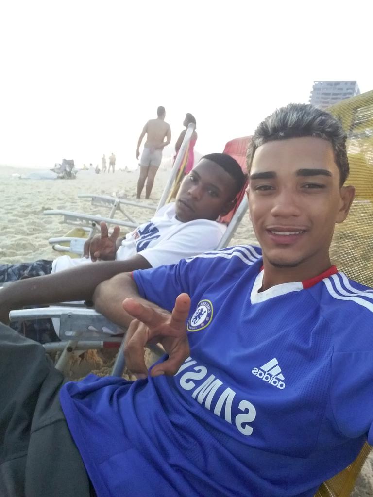 JHSUSESSO's tweet photo. Pique Ano Novo Com Faixa 🤓🍻🎈✌ https://t.co/OD7hbz96HB