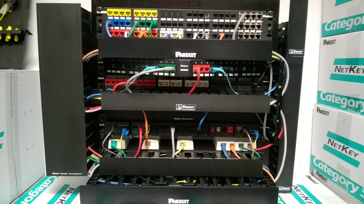oze_denis's tweet photo. #Panduit Horizontal and Vertical Cable Managers 😍organizes, manages and protects cables #patchpanel #cable #cablep0rn #cableporn https://t.co/Tx8P1T0WT3
