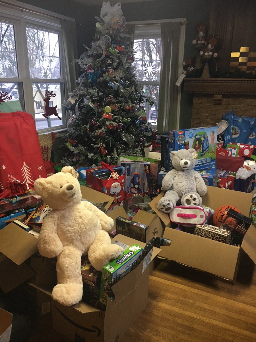 Edcor's tweet photo. Proud of the #Edcor team for once again helping the Rainbow Connection with their annual Toy Drive! @RainbowMi https://t.co/vUefL7c5fJ