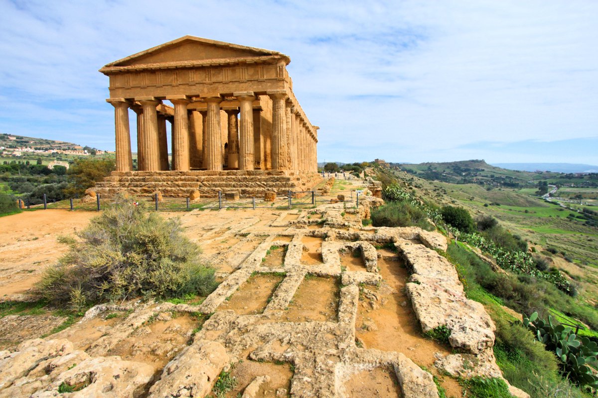 ENIT_italia's tweet photo. #ENITsegnala Le meraviglie d'Italia in onda su @RaiUno con @albertoangela, 4 appuntamenti con i nostri siti #UNESCO 
Questa sera: Valle dei Templi di Agrigento, Centro storico di Siena, L'Ultima Cena di Leonardo da Vinci
#Meraviglie #53wonders https://t.co/zSUS7LdA9f