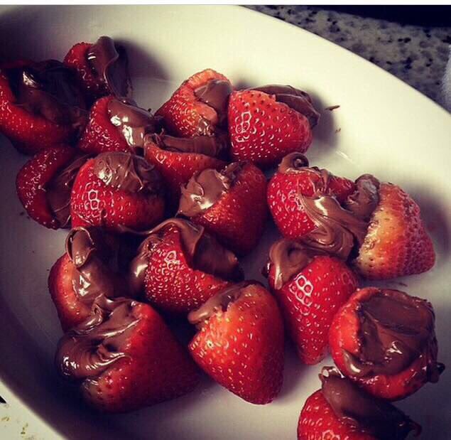 InLoveDecor's tweet photo. Morangos com chocolate para adoçar a sua noite 😋😍 https://t.co/cK4rHVcpTO