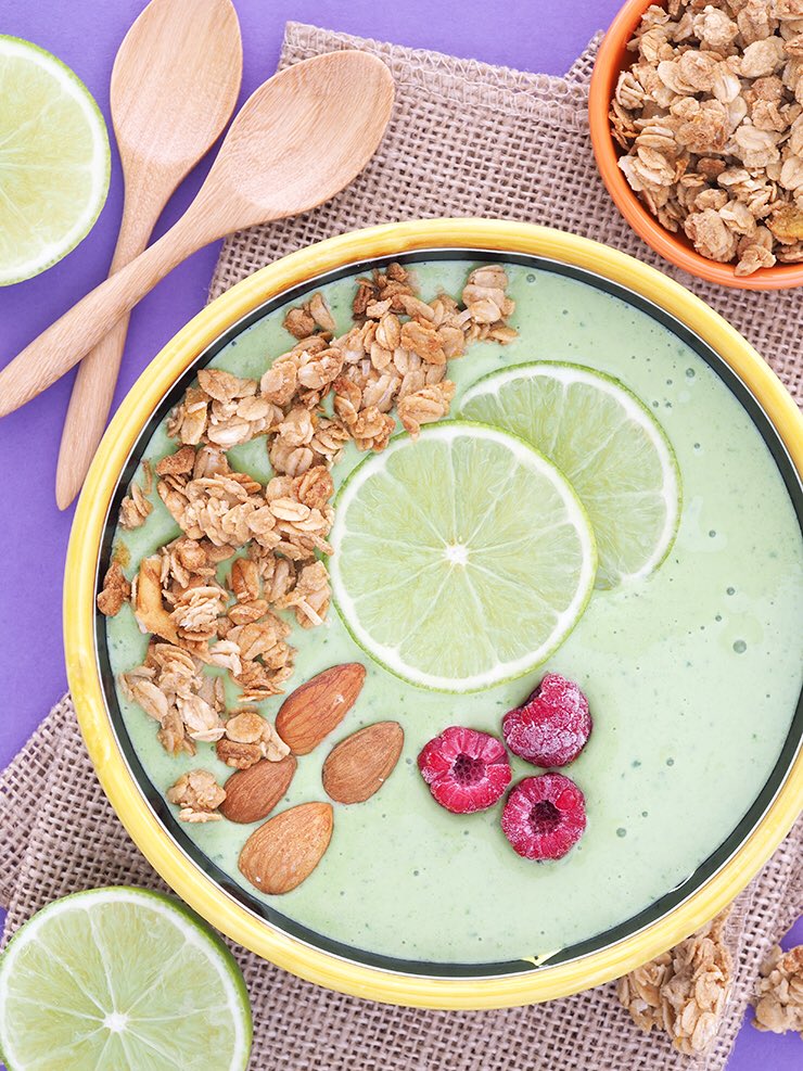 pancake_land's tweet photo. Key Lime Pie Smoothie Bowl! https://t.co/SBP9Z8HOmz https://t.co/6WBaSnmPFt