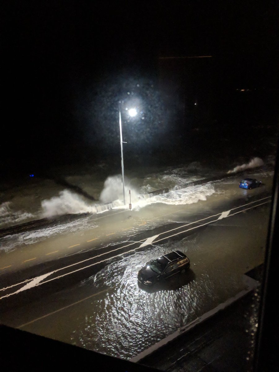 RedFromNZ's tweet photo. @MetService Current situation on AKL's Tamaki drive... https://t.co/jsWRdvuk9w