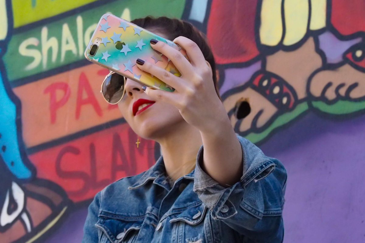 wavesplustech's tweet photo. Whatโs your plan to start this year? You can do it like our friend @trendyinlove, who looks great with our #Stars case from our #ElectroLife collection. What are U waiting for to get yours? Now with a 20% off.๐ https://t.co/tHEs62osuB #wavesplustech #ReyesMagos #iphonecover https://t.co/t4a7cVA05L