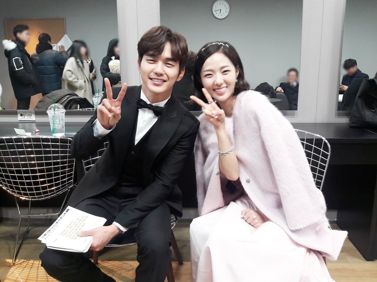 연기대상 대기실🙏 https://x.com/toinent/status/948851441698926594… #유승호 #yooseungho #2017MBC연기대상 #로봇이아니야 #김민규 #드라마Przetłumacz wpis