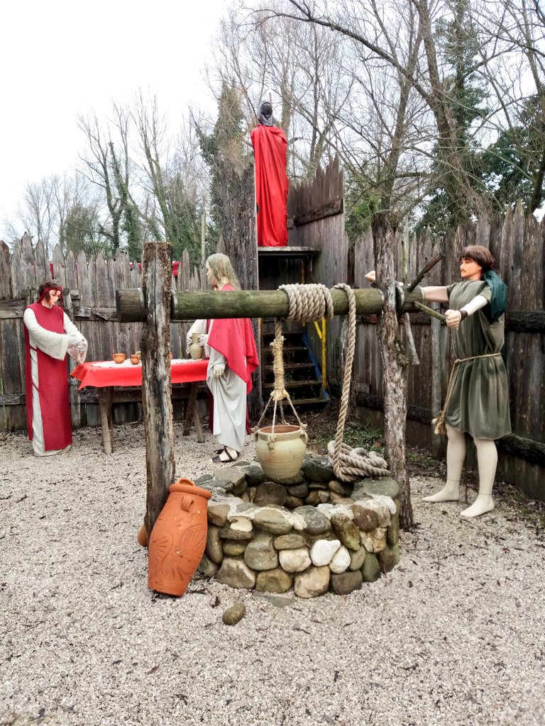 VisitFVG's tweet photo. Alcune scene di vita quotidiana nell'accampamento romano! C'è  da rimanere a bocca aperta 😮

Presepe di #corgnolo!

#presepifvg2018 #fvglive https://t.co/ztfbHxIKUn