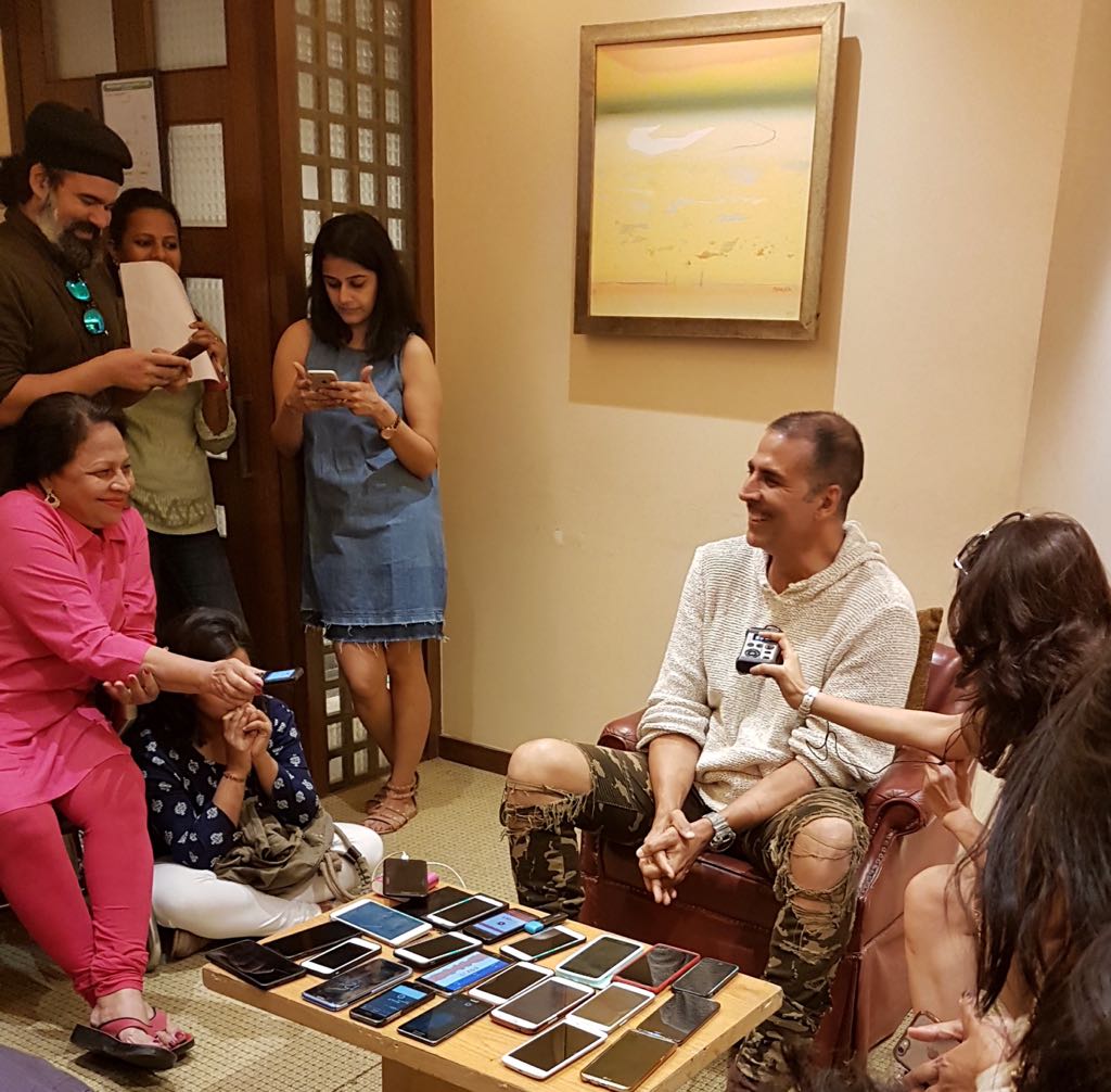 PadManTheFilm's tweet image. #PadManTalks as the superhero sat down for interviews with the media today.

@akshaykumar @sonamakapoor @radhika_apte @mrsfunnybones @SonyPicsIndia @kriarj #RBalki