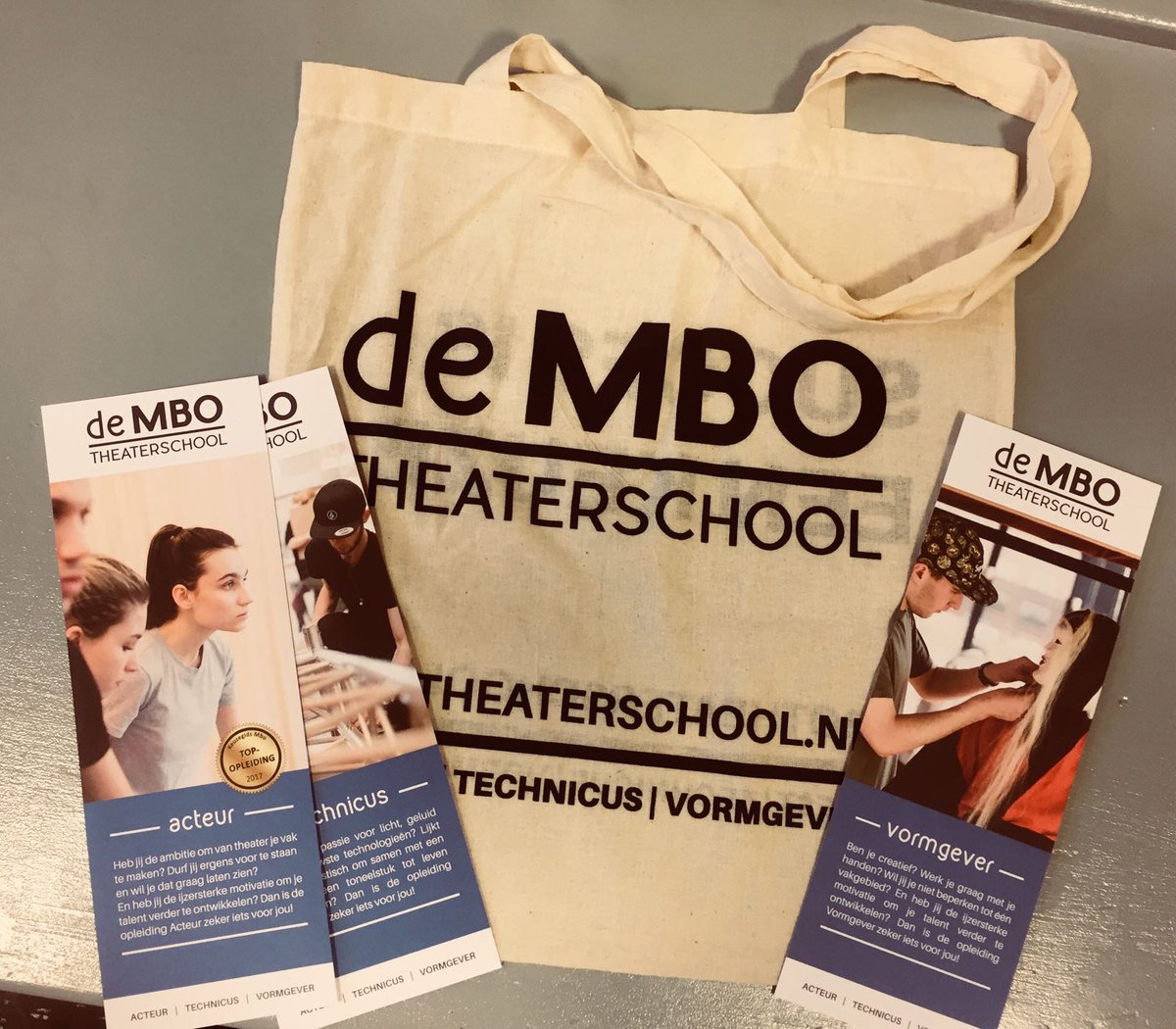 Heb jij je al aangemeld voor onze grote open dag op 20 januari? Doe dat dan snel en wees verzekerd van een "collectors-item" MBO-tas! 
Aanmelden kan via: goo.gl/forms/kymk8y5r…
#opendag #opendagen #mbo #rotterdam #studiekeuze #vervolgopleiding #acteur #technicus #vormgever