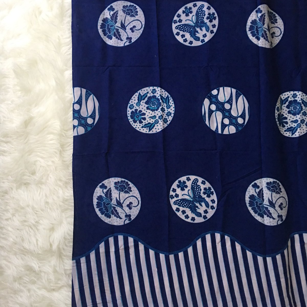 RedbloomStore's tweet photo. Bahan : Paris
Ukuran: 2,4m x 1,1m
Harga: 112rb
Jenis batik: cap
.
.
#jualbatik #kainbatik #kainbatikmurah #batikseragam #batikkerja #batikjogja #batiksolo #adsreseller #twitreseller https://t.co/LXPR94zUSP