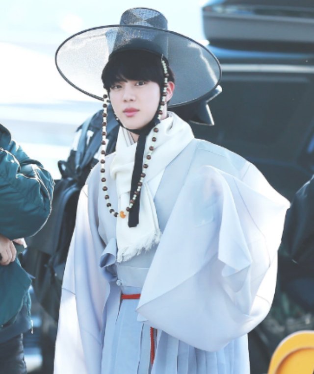 Nam Twitterissa ジンオッパの空港ファッションはrun Btsの罰ゲームだったんだねㅋㅋ Bts 방탄소년단 ジン Jin