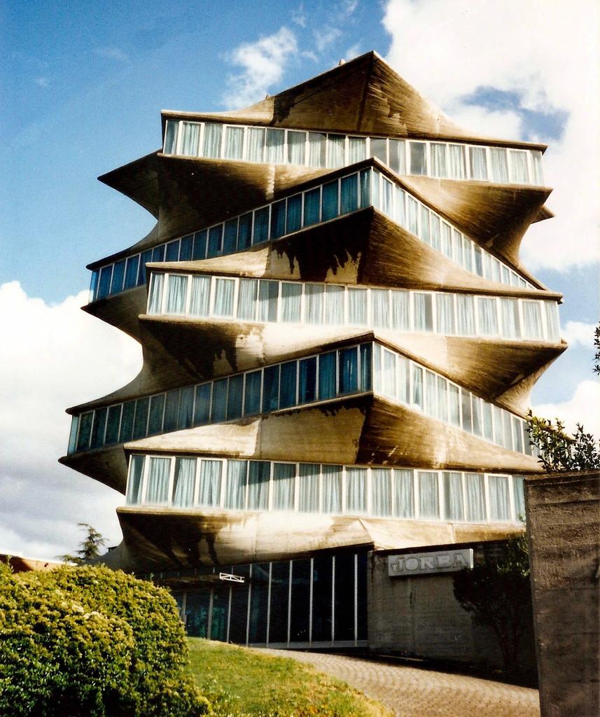 CarreteroBruno's tweet photo. Fisac y el Paraboloide Hiperbolico
https://t.co/qemtZkGZwn
#miguelfisac #fisac #LaPagoda #arquitectura #architecture #architects #ARQUITECTOS #Madrid #paraboloide https://t.co/g5Ywe3TChs