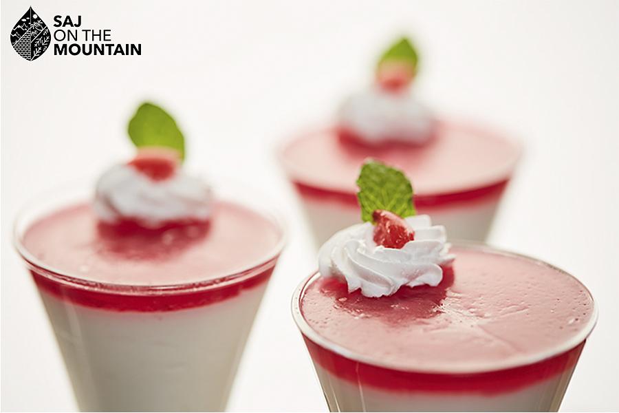 SajResorts's tweet photo. This is the season for strawberries!🍓
Now is the time to relish their delicious treats at "Mahabaleshwar" - the strawberry capital of India.
#SajOnTheMountain #Mahabaleshwar #strawberry #dessert #winter #India #weekend #india #beautiful #hotel #Saj #family #travel #fun #holiday https://t.co/TJSLWKFXdv