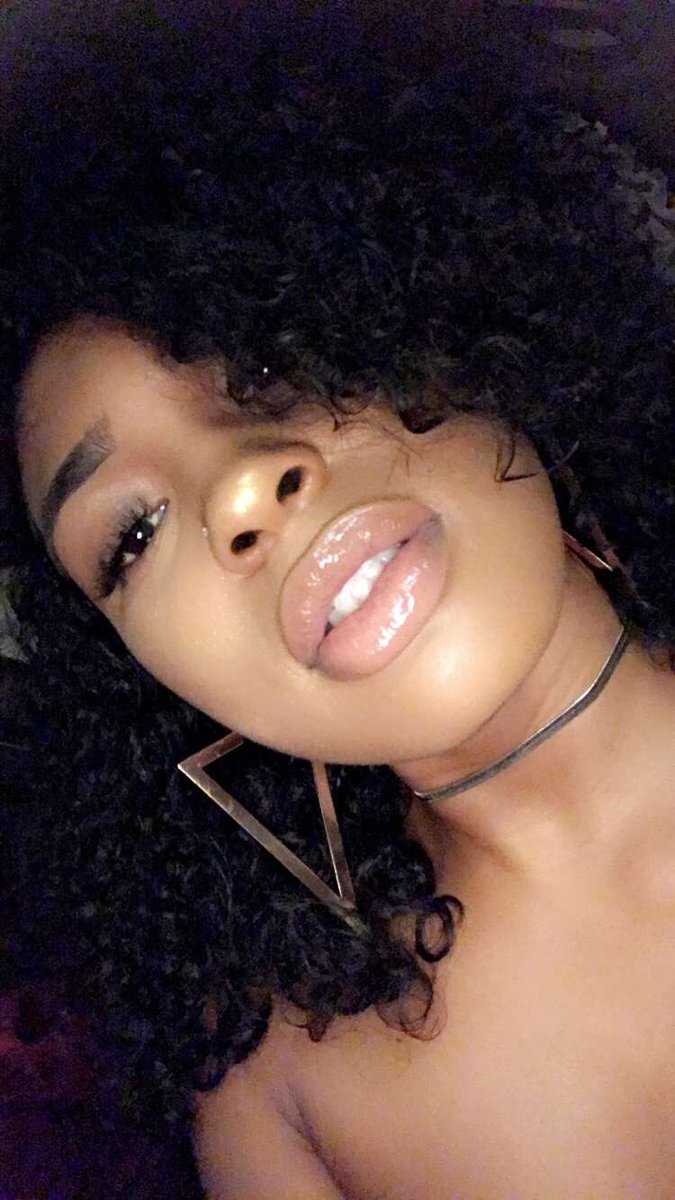 NaaeSweetz's tweet photo. Filters fun or whatever, I’m still poppin without one 😛 https://t.co/JEunPgzDr7