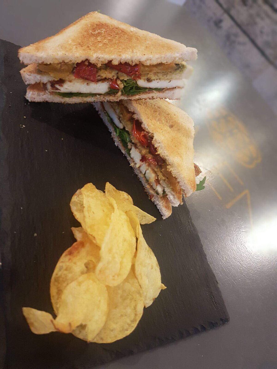 SevenStevenage's tweet photo. 🌽🥕VEGGIE CLUB!🥕🌽
Halluomi grilled peppers, rocket and smashed avocado pesto!🥑 
FREE Tea / Americano with all takeaway orders!💳 https://t.co/h5OxHKOPBL