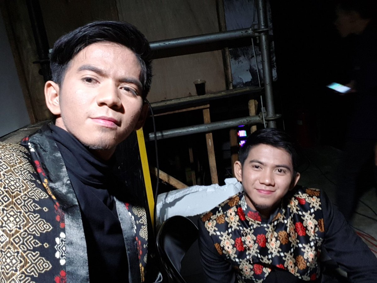 VIAVALLEN WITH RIZKIRIDHO

Yuk stanby @IndosiarID yuk gengsss
Setelahh 2 lagu ini ada RIZKIRIDHO "C I N T A"

BISMILLAH SEMANGATTTTT