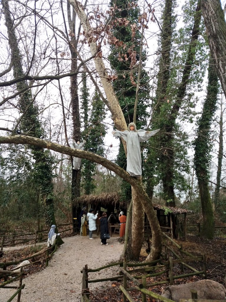 VisitFVG's tweet photo. Salutiamo #corgnolo con l'immagine della #natività, l'angelo, i Magi e i pastori!

Vi aspettiamo numerosi!

#fvglive https://t.co/A52b05zIIJ