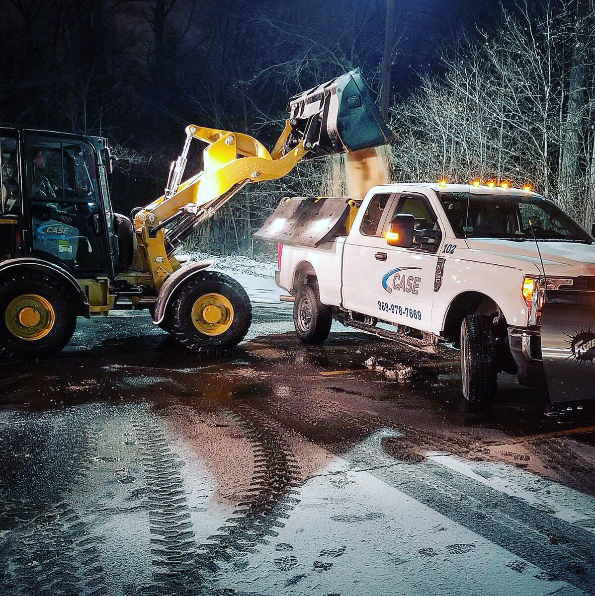 CaseFMS's tweet photo. It’s going to be a busy day ☃️To our friends, teammates, and partners please stay safe. Conditions are going to be very poor today #letitsnow #blizzardtime #staysafe #casesnow #f350 #xv2 #fisher #snowfighters #plowlife #906 https://t.co/2QZSOPAZEo