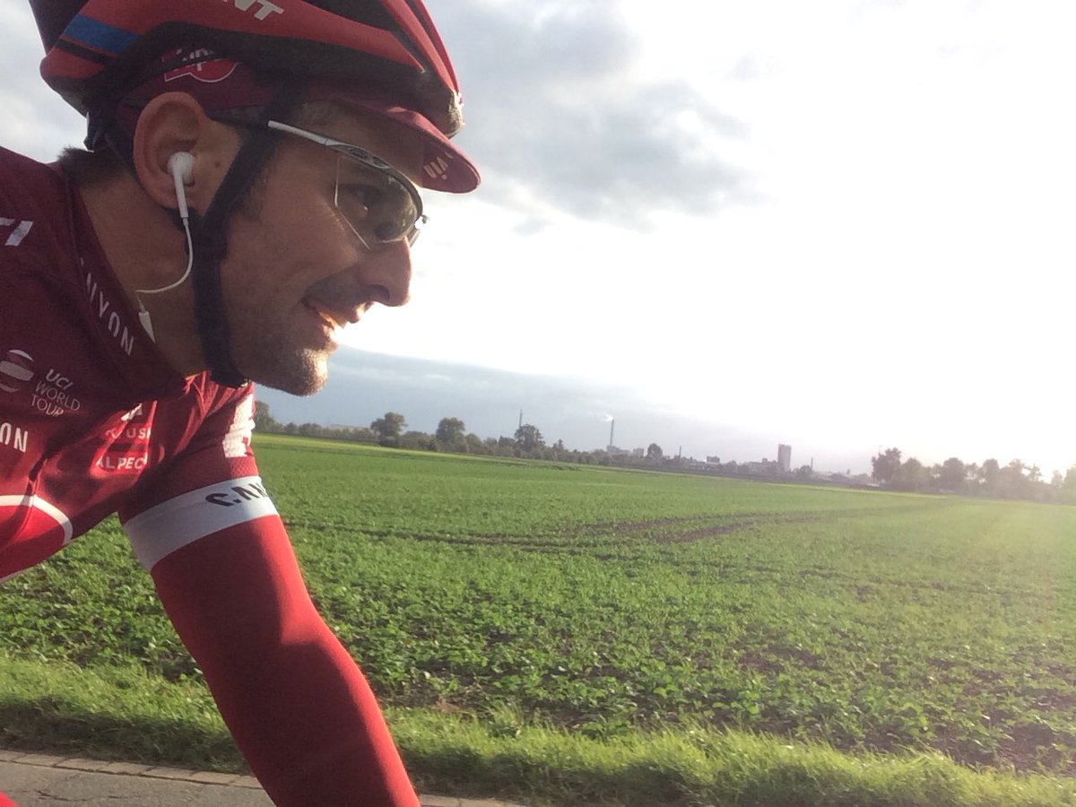 Ceyt76's tweet photo. #Cycling in summer. Missing it. https://t.co/vCCK2hszb3