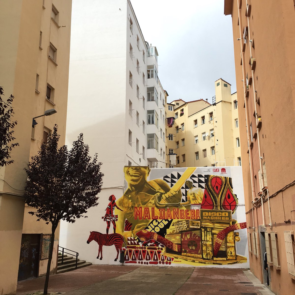 EugenioUrreta's tweet photo. Otro nuevo mural de @fillinculture @asoafricanista @kikeastilla @javiercorso @kontrastafrika en #CascoMedieval #vitoriagasteiz #Kontrastafrica Via @gasteizhoy https://t.co/b8osRQILMp