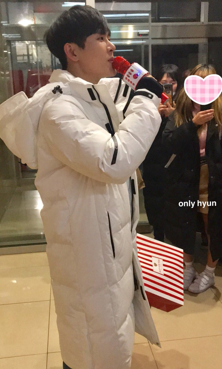 onlyhyun208's tweet photo. 2018.01.01 뮤지컬 퇴근✨
#이호원 #호야 #hoya #모래시계 https://t.co/oGu6jiqRdr