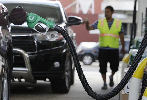 njdotcom's tweet photo. Should New Jersey allow drivers to pump their own gas? https://t.co/a7FZVIXTGV https://t.co/h1sOwlIdwI