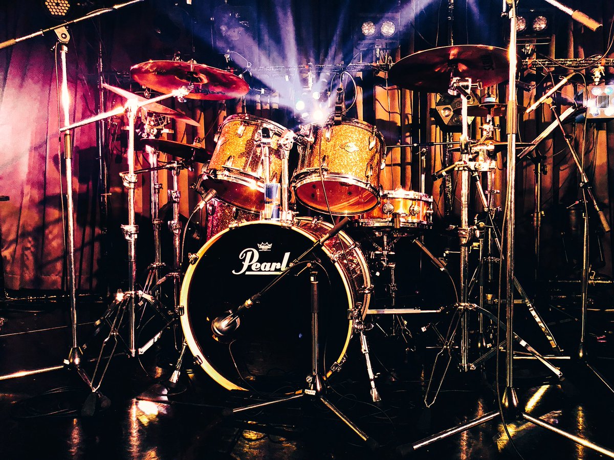 #ころわん 両部とも終演です！ご来場頂きましてありがとうございました！ころんくんの最後のMCで涙腺緩んでアンコールの君の知らない物語で普通に泣いたしバンド紹介のドラムソロでスティック折れて泣いたし本当にいいライブでした！ころんくんお疲れ様でした〜！！！！！！！instagram.com/p/BdhsyGRgORr/