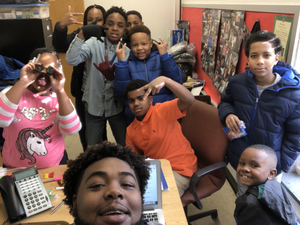 MrReese_CIS's tweet photo. Yesterday morning some of our awesome #CIS students did our snow dance in my office hoping we would get snow! Welp, we got it thatโs for sure ๐๐จโ๏ธโ๏ธ๐ฌ๐ค๐พ๐ค๐พโ๐พ#OurSnowDanceWorked #NoSchool #ChristmasBreakPT2 #CIS #CommunitiesInSchools #ChimboJags https://t.co/tB2laDc98U