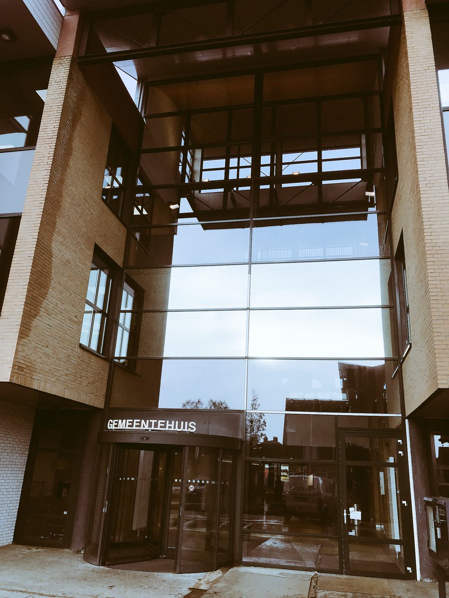 diederikvdworp's tweet photo. En nu is het helemaal klaar! Gemeentehuis ‘Waadhoeke’ in Franeker. Fraaie verbouw door VMEZ Architecten uit DR88! #design #functionaliteit #kleur #stootvast #mooimetvescom https://t.co/MAZXDFBZlc