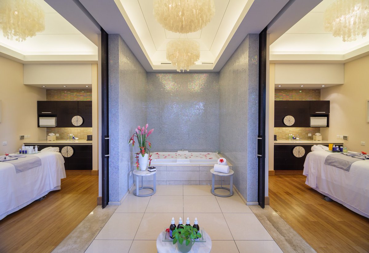 RafflesPraslin's tweet photo. Our Couple's Suite at #RafflesSpa awaits you... https://t.co/V4AWJrFH2l
