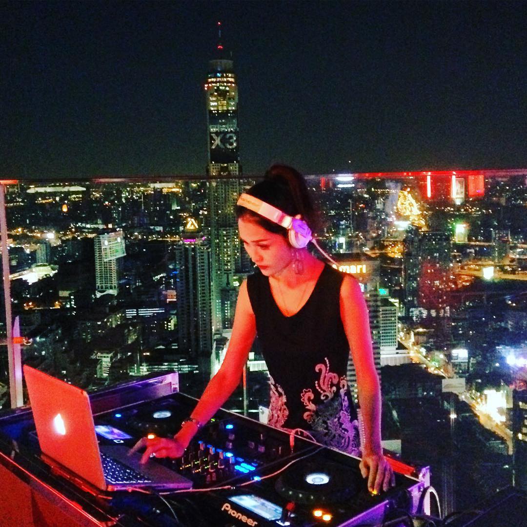 RedSkyBKK's tweet photo. #VIBES by Red Sky 🎧  
📷@travel_lover_e https://t.co/4dfEsrjcH9