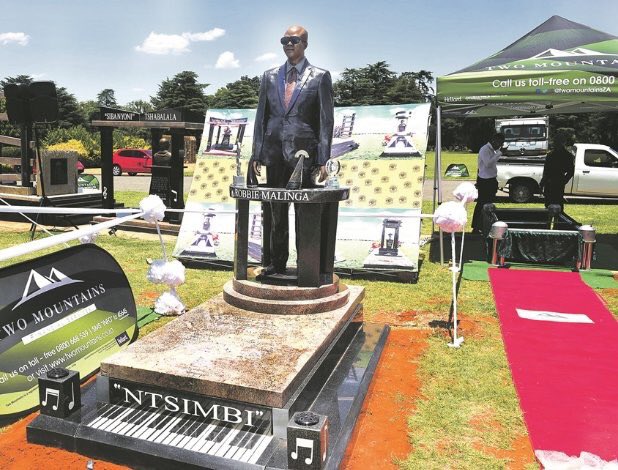 yomzansilive's tweet image. #RobbieMalinga &apos;s tombstone removed and will be  redesigned after masses showed unhappy feedback on social media #RobbieMalingafuneral