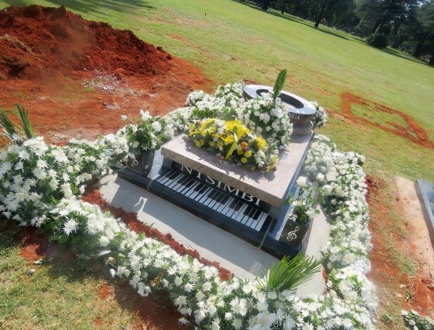 yomzansilive's tweet image. #RobbieMalinga &apos;s tombstone removed and will be  redesigned after masses showed unhappy feedback on social media #RobbieMalingafuneral