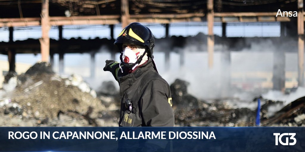 Tg3web's tweet image. #Corteolona, nel pavese. Va a fuoco un capannone. Si teme una nube tossica. In corso controlli per verificare i livelli di diossina. Tra poco al #Tg3