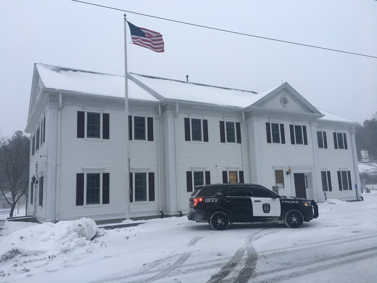 Some pretty sustained winds already in Holland. A view of the flag in front of the Town Hall <a href="/WesternMAnews/">Western MA News</a> <a href="/WMassNews/">Western Mass News</a> <a href="/WWLP22News/">WWLP-22News</a> <a href="/boston25/">Boston 25 News</a> <a href="/WCVB/">WCVB-TV Boston</a> <a href="/7News/">7News Boston WHDH</a>